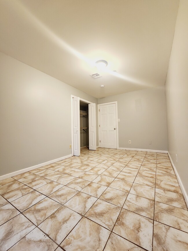 78 Bergen Ave, Unit 2 in Jersey City, NJ - Building Photo - Building Photo