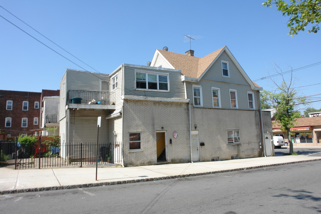 200 Madison Ave in Perth Amboy, NJ - Building Photo