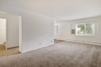 Oakview Apartments in Grand Rapids, MI - Foto de edificio - Building Photo