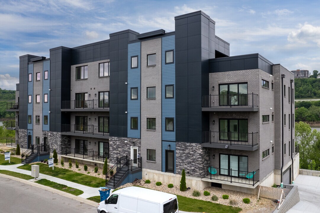 The Waterfront at Manhattan Harbour in Dayton, KY - Foto de edificio