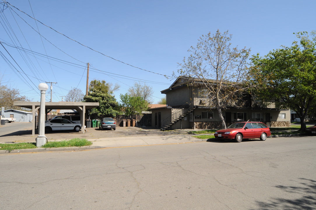 301 Hilborn St in Lodi, CA - Building Photo