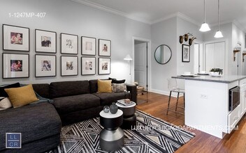 1247 W Madison St-Unit -314 in Chicago, IL - Building Photo - Building Photo