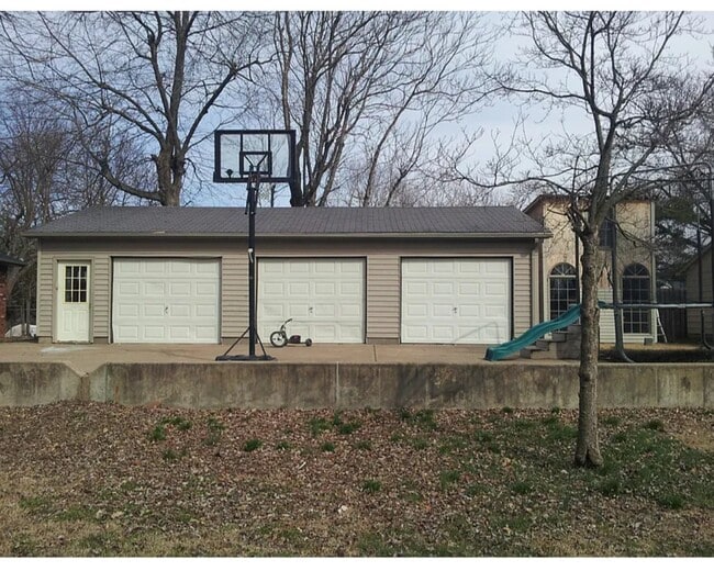 2257 E Eichel Ave in Evansville, IN - Building Photo - Building Photo