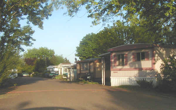 Triple M Mobile Villa in Molalla, OR - Building Photo