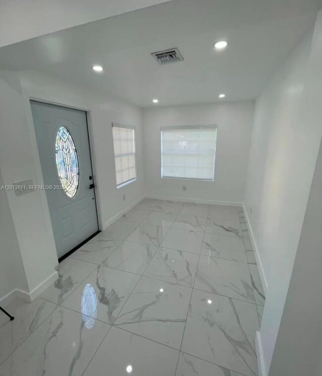 3161 NW 31st St in Miami, FL - Building Photo - Building Photo
