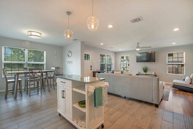 property at 958 E Allen Ave