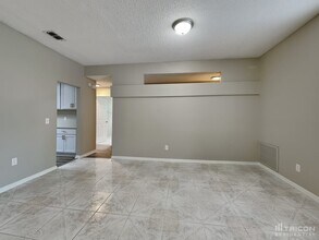 8911 Country Bend Cir N in Jacksonville, FL - Building Photo - Building Photo