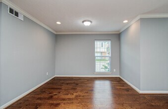 402 Bendwood Dr in Houston, TX - Building Photo - Building Photo