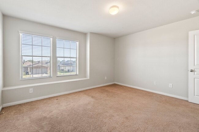 property at 914 Canyon Hill Ln