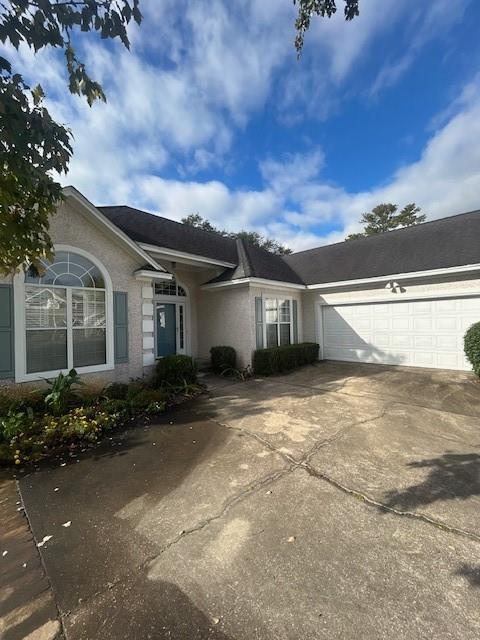 111 Hanging Moss Dr in St. Simons Island, GA - Foto de edificio - Building Photo
