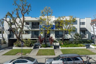 Oxford Court Apartments in Los Angeles, CA - Building Photo - Building Photo