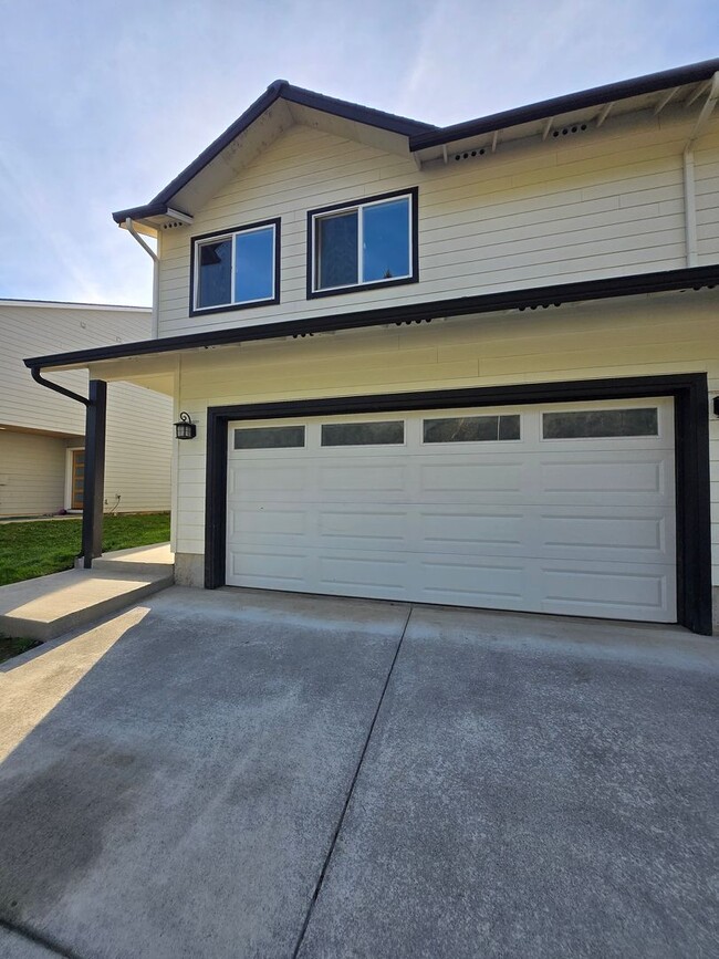 213 Oak St in Winlock, WA - Building Photo - Building Photo