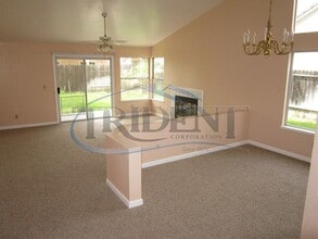 1689 Torry Pine Dr in Yuba City, CA - Foto de edificio - Building Photo