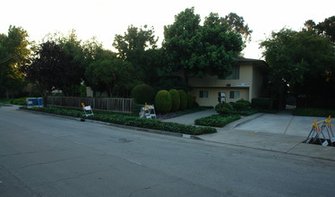 Kona Apartments in Palo Alto, CA - Building Photo - Building Photo