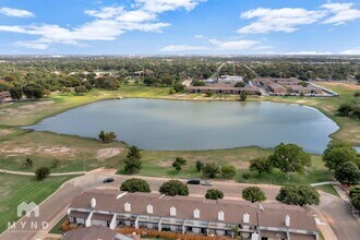 6215 Indiana Ave in Lubbock, TX - Foto de edificio - Building Photo