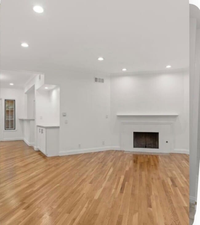 124 Montana Ave in Santa Monica, CA - Building Photo - Building Photo