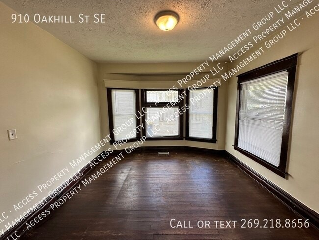 910 Oakhill St SE in Grand Rapids, MI - Building Photo - Building Photo