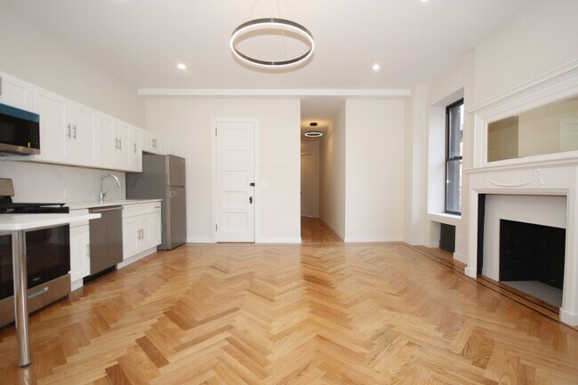 860 W End Ave in New York, NY - Building Photo - Building Photo