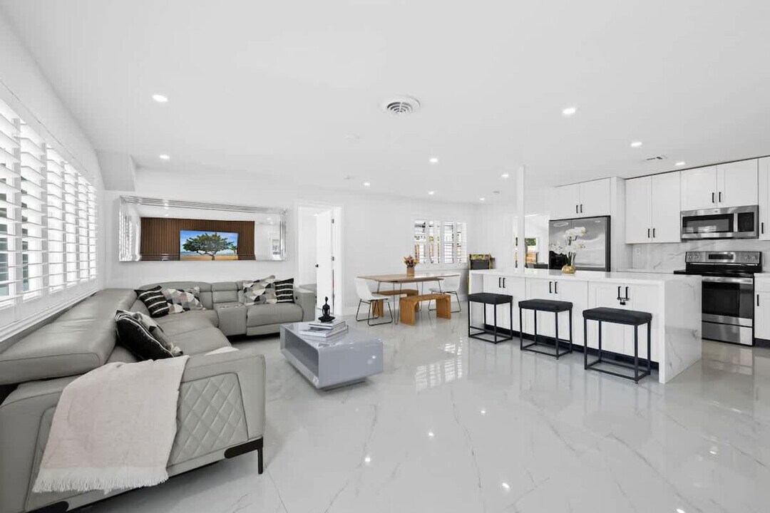 871 NW 23rd Terrace in Pompano Beach, FL - Foto de edificio