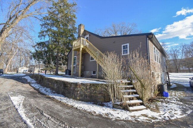 94 Rag Valley Rd in Mill Hall, PA - Building Photo - Building Photo