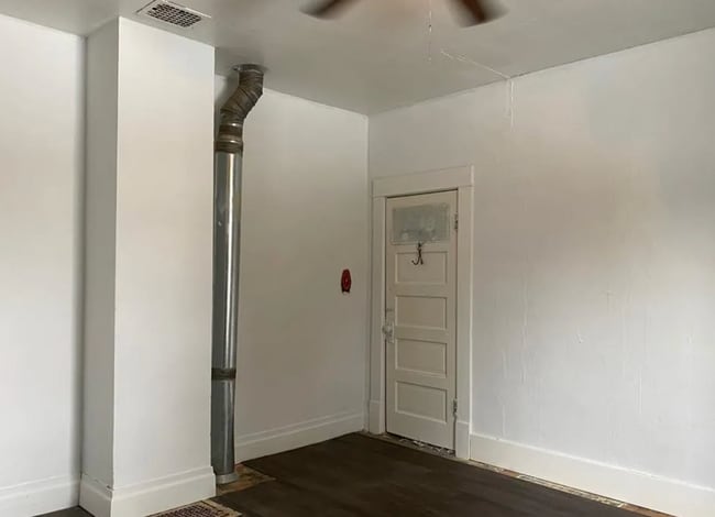 property at 124 S Walnut St