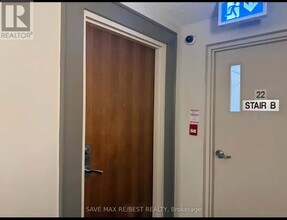 215 Queen St E in Brampton, ON - Building Photo - Building Photo