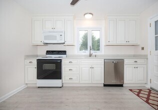 86 Hecker Ave in Darien, CT - Building Photo - Building Photo
