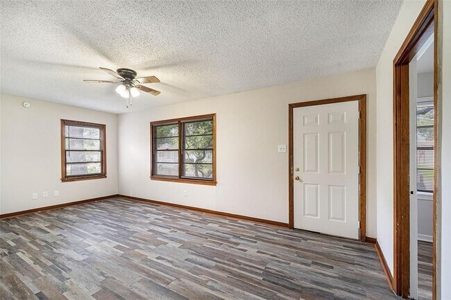 3001 Rust Ave in Texas City, TX - Building Photo - Building Photo