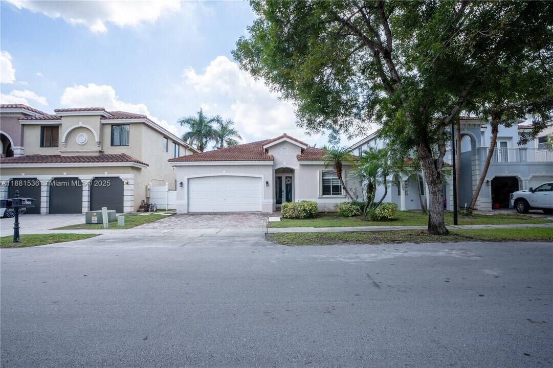 13000 SW 52nd St in Miramar, FL - Building Photo