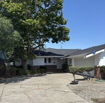 1310 B St in Antioch, CA - Building Photo