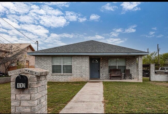 117 Mercedez Dr in Del Rio, TX - Building Photo - Building Photo