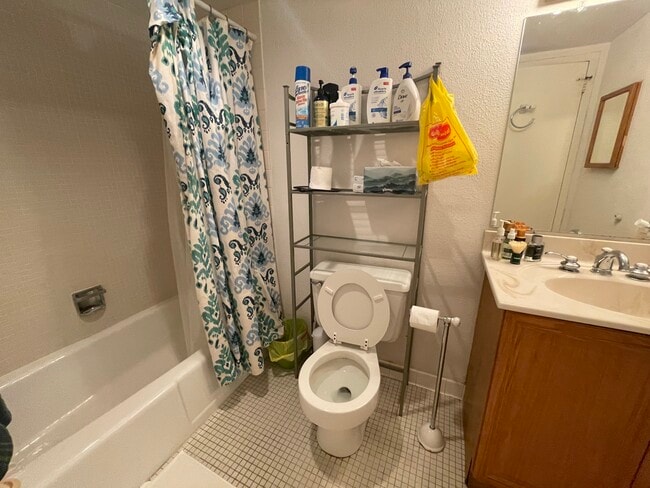 1 E University Pky, Unit 808 in Baltimore, MD - Building Photo - Building Photo