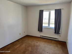 436 4th Ave in Osnabrock, ND - Building Photo - Building Photo