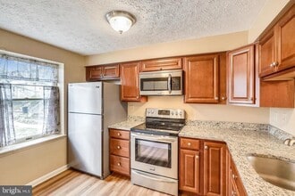 5857 Clarendon Springs Pl in Centreville, VA - Building Photo - Building Photo
