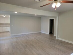 1211 Crestmont St in Wharton, TX - Building Photo - Building Photo