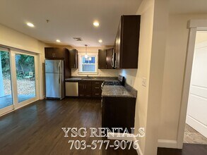 24 Sunset St, Unit Unit 1 in Boston, MA - Foto de edificio - Building Photo