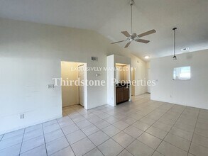5128 Indian Lakes Ct, Unit 2 in Jacksonville, FL - Building Photo - Building Photo