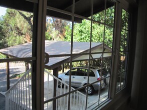 2845 Markridge Rd in Montrose, CA - Building Photo - Building Photo