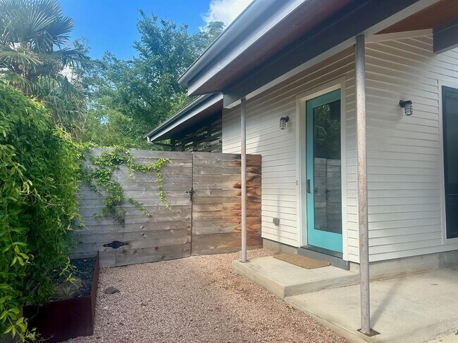 2207 S 3rd St in Austin, TX - Building Photo - Building Photo