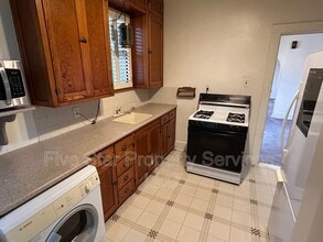 908 E Reservoir St in Springfield, IL - Building Photo - Building Photo