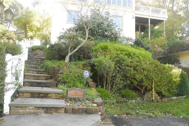 80 Harbor Beach Rd in Miller Place, NY - Building Photo - Building Photo