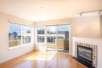 Centre Court in Seattle, WA - Building Photo - Interior Photo