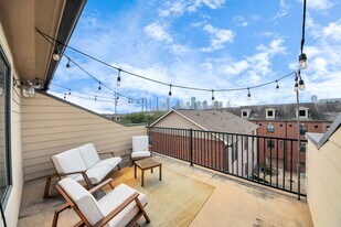 2110 Shearn St in Houston, TX - Building Photo