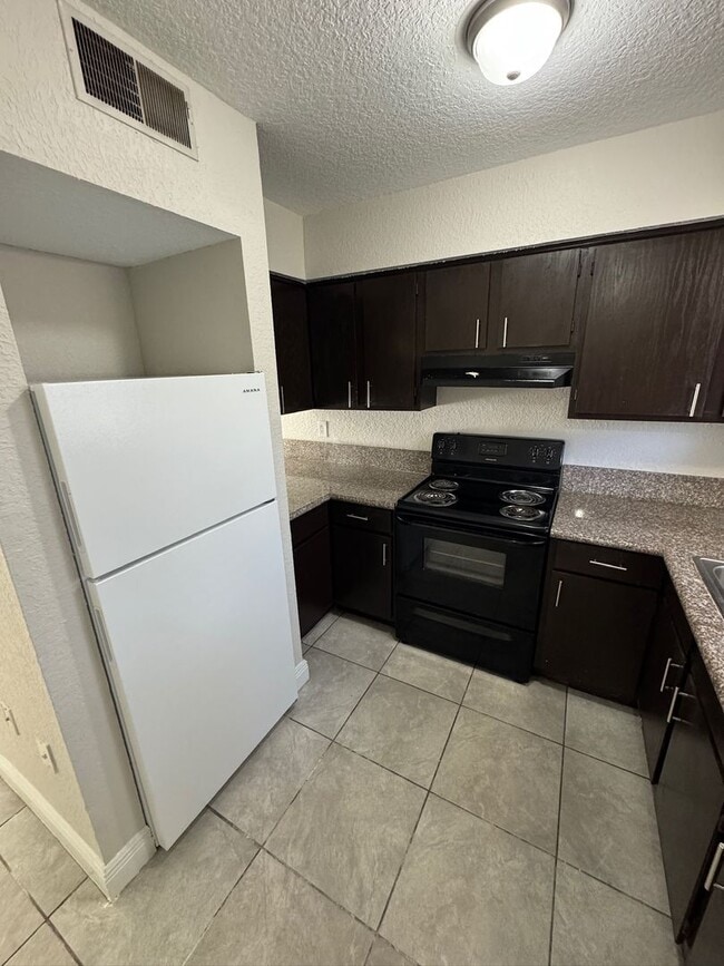 1199 Bentley Rd in Leesburg, FL - Building Photo - Building Photo