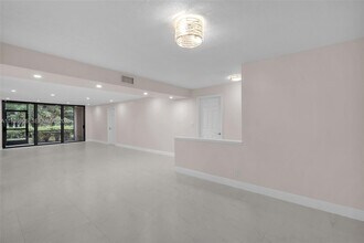 250 E Royal Palm Rd in Boca Raton, FL - Building Photo - Building Photo