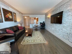 717 S Christopher Columbus Blvd in Philadelphia, PA - Foto de edificio - Building Photo