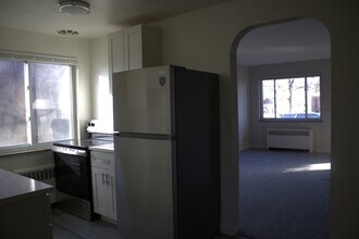 5070 Anderson Pl, Unit 4 in Cincinnati, OH - Foto de edificio - Building Photo
