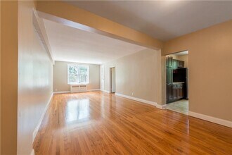 1133 Midland Ave in Yonkers, NY - Foto de edificio - Building Photo