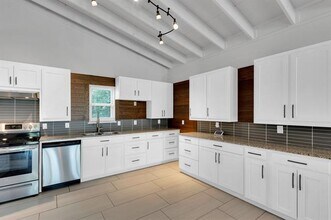 815 N Seven Points Blvd in Kemp, TX - Building Photo - Building Photo