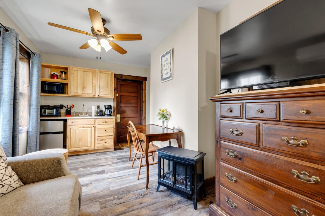 144 Oakland Cir, Unit 1A in Canton, NC - Building Photo